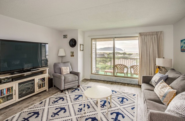 Condominio recientemente renovado con vista al mar / Sin tarifas de limpieza