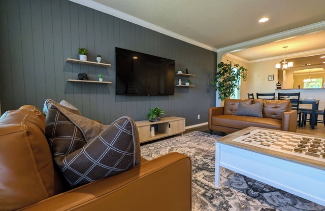 Game Night Inn- King Beds- Hot tub- 8 miles to SeaWorld/ Lackland AFB