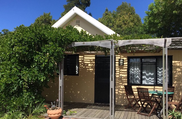 Casa de jardín con piscina en una zona tranquila en Knysna