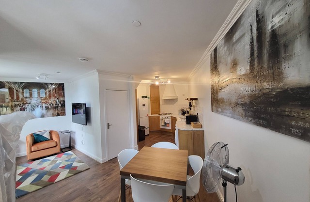 Garland Grangewood Central House, London