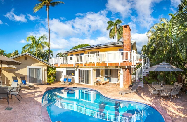 Privado, cerrada con piscina, 2 min. Camina a la playa y Lahaina, Lush, Aloha Spirit!