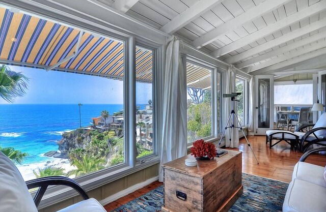 Cerrada casa frente al mar con "factor sorpresa" Vistas y su propia playa privada