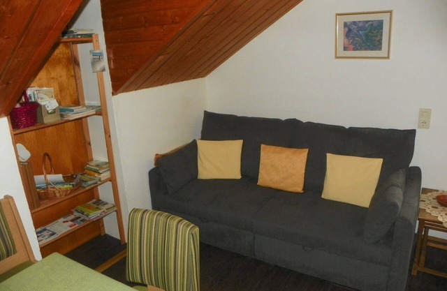 Acogedora casa de vacaciones con balcón, cocina amplia y totalmente equipada, conexión Wi-Fi gratuita.