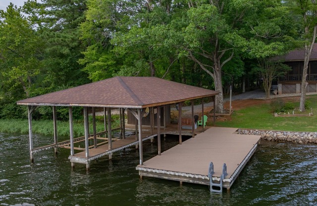 Gem! Lakefront, Firepit, Dock w/ Boat Slip, Kayak