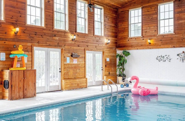 ¡La única piscina cubierta climatizada de Gettysburg durante todo el año! ¡Sala de juego! ¡Bañera de hidromasaje adicional!