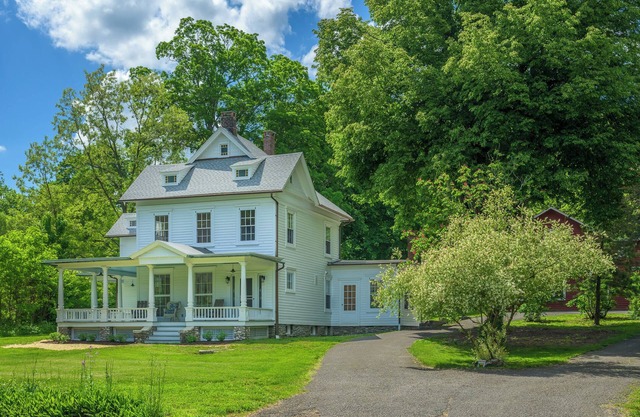 ★Private Pool★ Spacious Historic 1850s "Bell House" @ Hillsdale, NY Town Center
