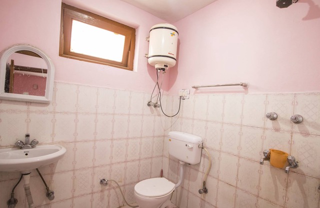 Giriraj Guest House