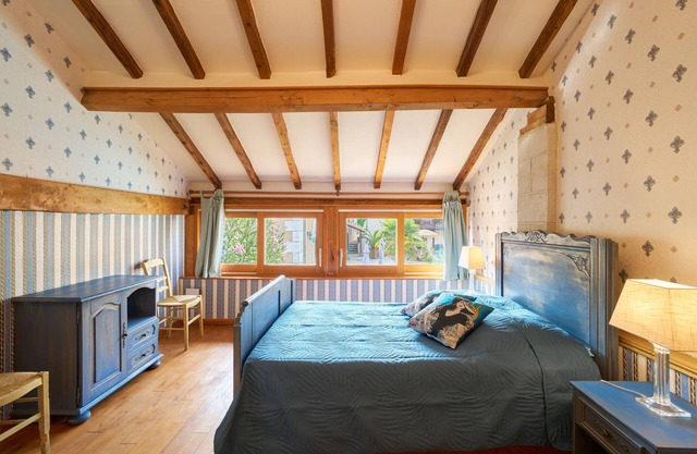 Gîte 'La Bergerie' con piscina compartida, terraza privada y Wi-Fi
