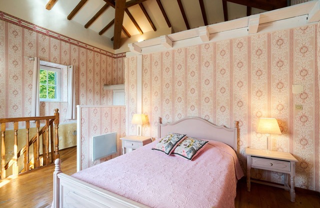 Gîte 'Le Pigeonnier' con piscina compartida, terraza privada y Wi-Fi