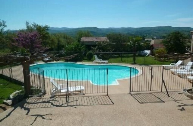 Casa rural LUBERON con piscina