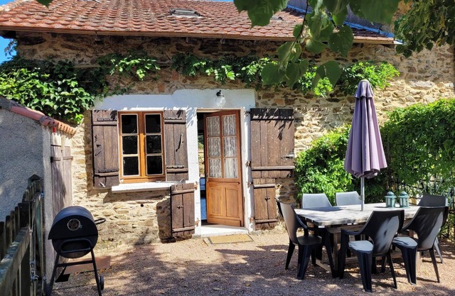 Gite La Vigne; charming authentic renovated farmhouse in Dordogne