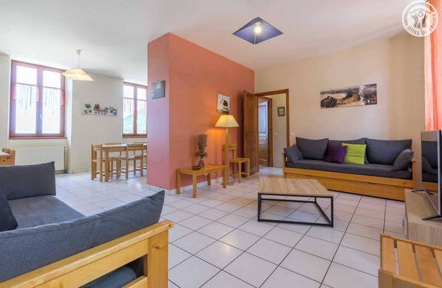 Gite located 19km from Aillon le Jeune (family resort with 39km of slopes with the Margériaz) and 21