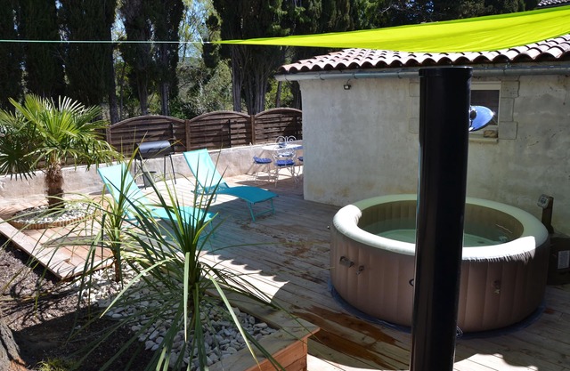 Alquilo casa tranquila con jacuzzi privado en Vallon Pont d Arc ARDECHE