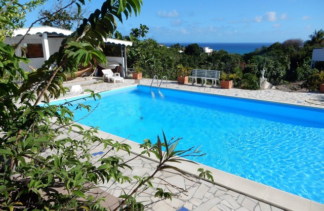 Casa de campo con piscina, vistas al mar