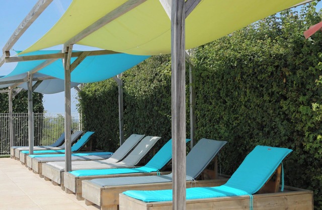 Glamping 'Safarilodge Confort Tent 7 - 6pers' con terraza privada, jardín compartido y Wi-Fi