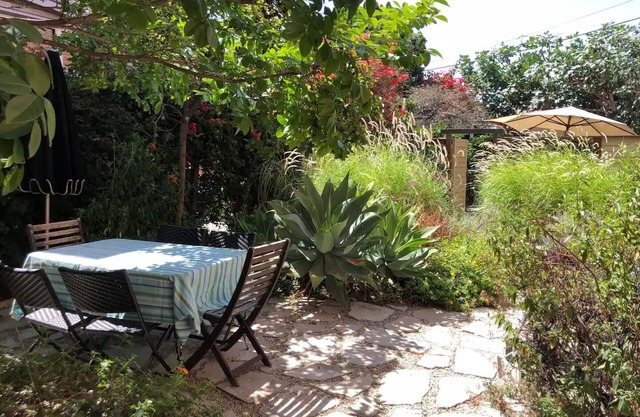 Glassell Park Studio with garden