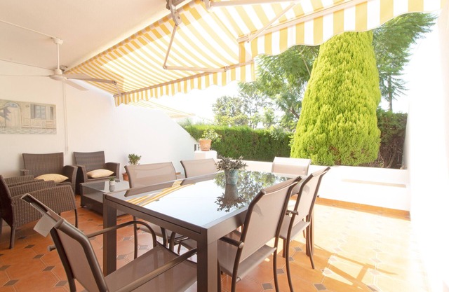 Global Properties: Adosado con piscina en la playa de Canet