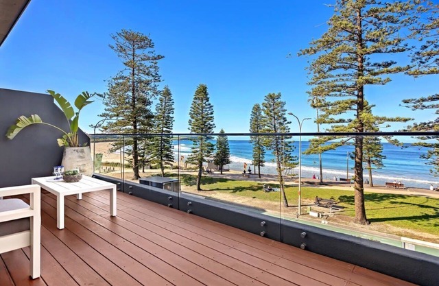 Glorious Beachfront 3-Bed with Breathtaking Views