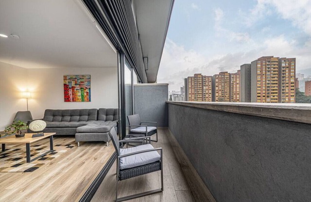 Go Living 703 · Modern Apt near Milla de Oro with AC by HOUSY HOST