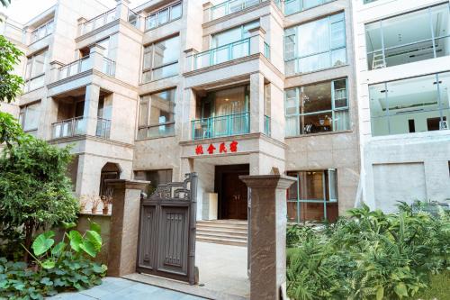 Golden Peach Riverside Manor