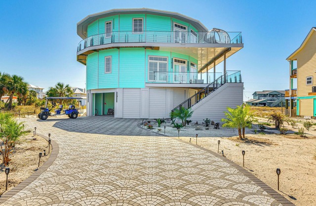 Golf Cart + Elevator: Retreat 1 Block to Beach