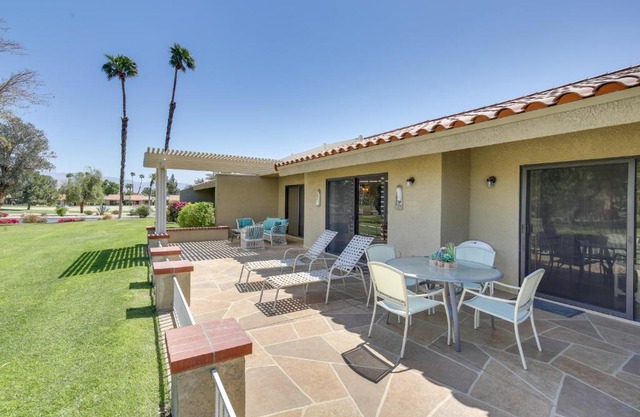 Golf Course View and Pool Access Palm Desert Condo