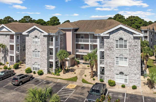Golf course view condo / close to the beach