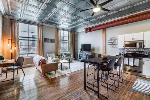 Good Vibes Loft - DT CLE Walk To All The Stadiums
