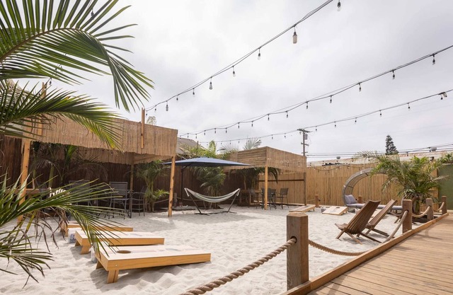 GoodLifeResorts (Downtown, Airport) 17 BR, 65 Capacity