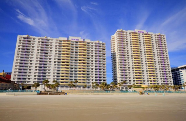 Gorgeous 2-Bedroom Deluxe Suite in Beautiful Daytona Beach!