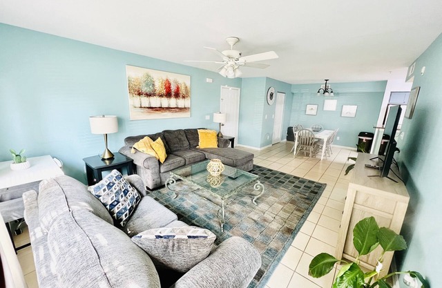 Gorgeous 3 bed 2 bath condo with pool near beach