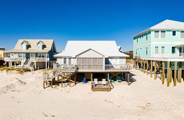 Persiguiendo sirenas - 4br Beachfront Home, Sleeps 9