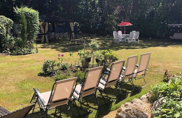 Amazing 4 BR 2 bathrom maisonette with luxury spa access!