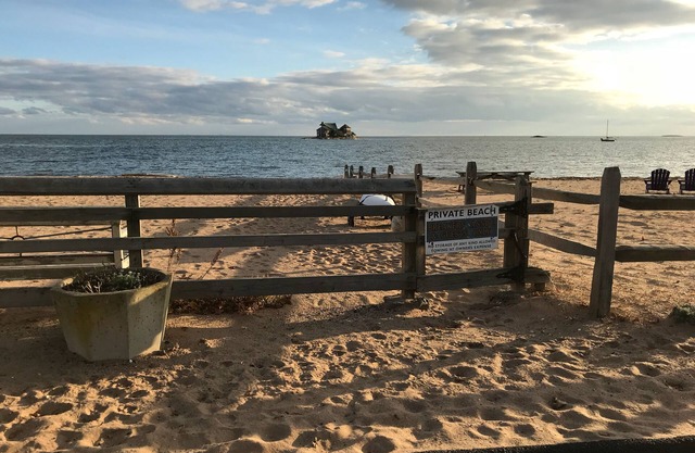 Hermosa casa de playa con acceso privado a la playa.