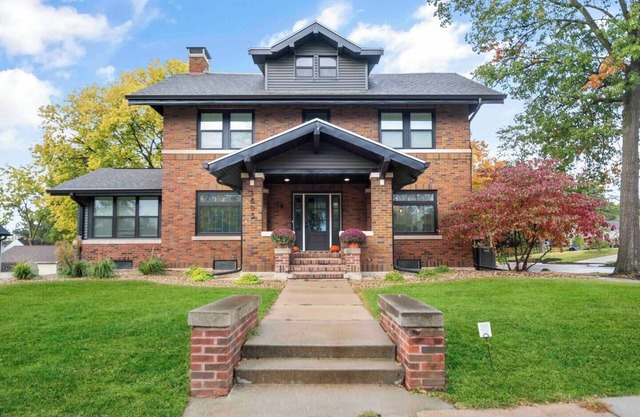 Gorgeous 5-bedroom, remodeled, historic home in Cedar Falls