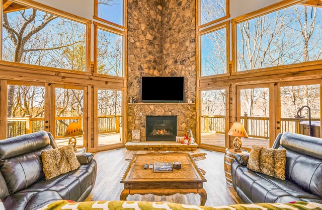 Gorgeous cabin with indoor & outdoor fireplaces, huge deck, & hot tub