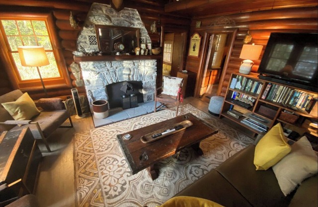 GORGEOUS CATSKILLS LOG CABIN