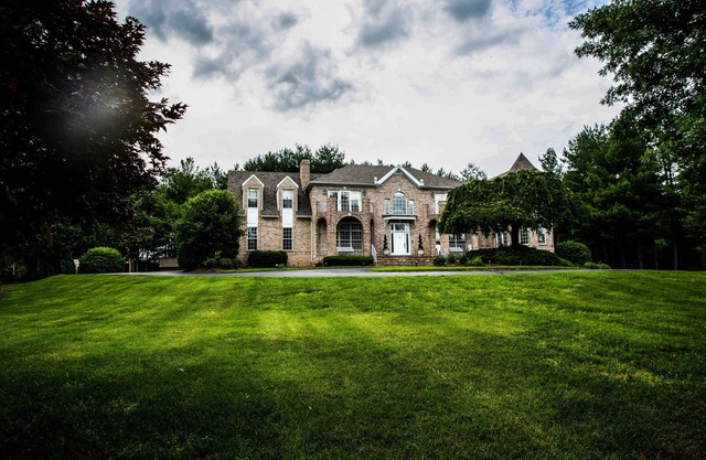 Magnífico castillo / casa en 1. 5 acres - en Annandale Center / mins a Washington DC