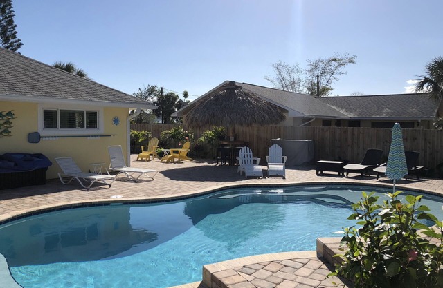 Preciosa casa de Cocoa Beach con piscina climatizada, a pocos pasos de la playa.