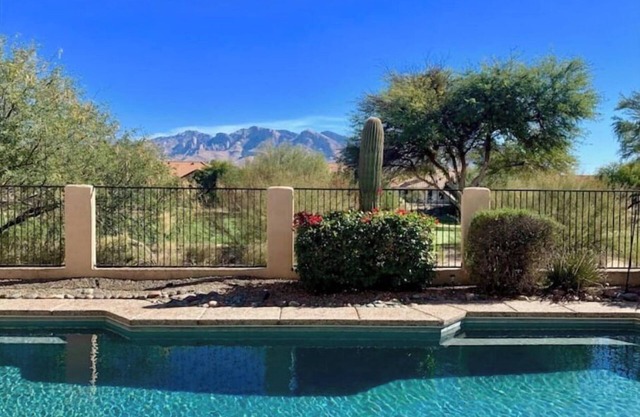 Gorgeous Golf Retreat w/ Pool/Spa & Mountain Views