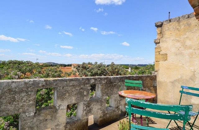 Bonita casa en Aramon con cocina
