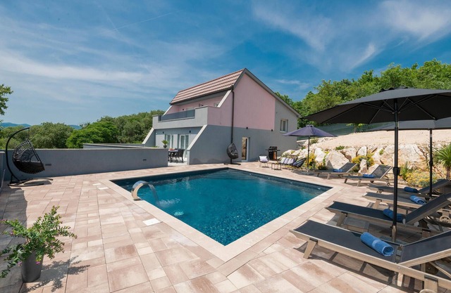 Preciosa casa en Donji Vinjani