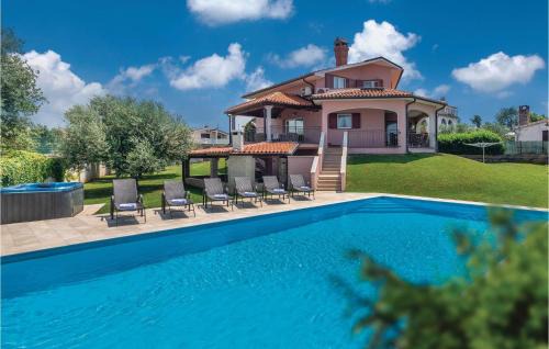 Gorgeous Home In Nova Vas