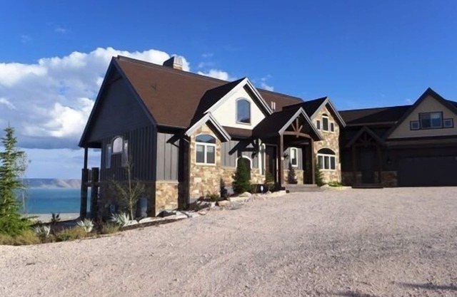 Hermosa casa nueva con una vista increíble del lago Bear