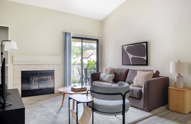 Gorgeous La Jolla 2BR w/ Gym, W/D & Pool, nr bars & shops, by Blueground