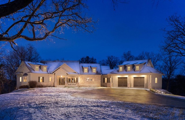 GRAN HERMOSA CASA EN MÁS DE 5 ACRES CON JUEGOS ARCADE.