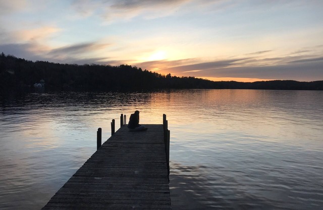 Luxury ski house. Mountain views. Lakefront sunsets. 5 mins ski/towns. Private.