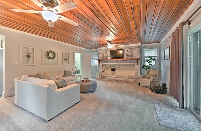 Gorgeous North Carolina Retreat w/ Fire Pit!