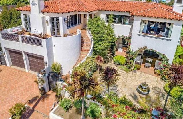 NUEVO LISTADO: Villa española con vista al mar