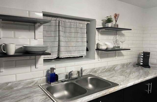 Gorgeous two Bedroom Unit-15mins to Downtown!!